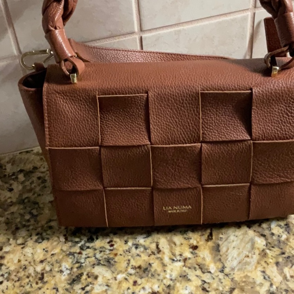 Elegant Brown Woven Crossbody Bag - Picture 4 of 11